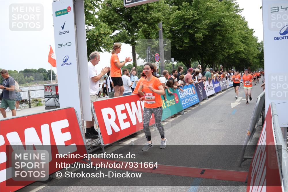 15.06.2025 - REWE Women's Run Strokosch-Dieckow http://msf.ph/oto/7931664 15.06.2025 10:59:01 Ziel 5073, 5087, 5185, 5197, 5307, 5308, 5342, 5575, 5621, 5633 meine-sportfotos.de