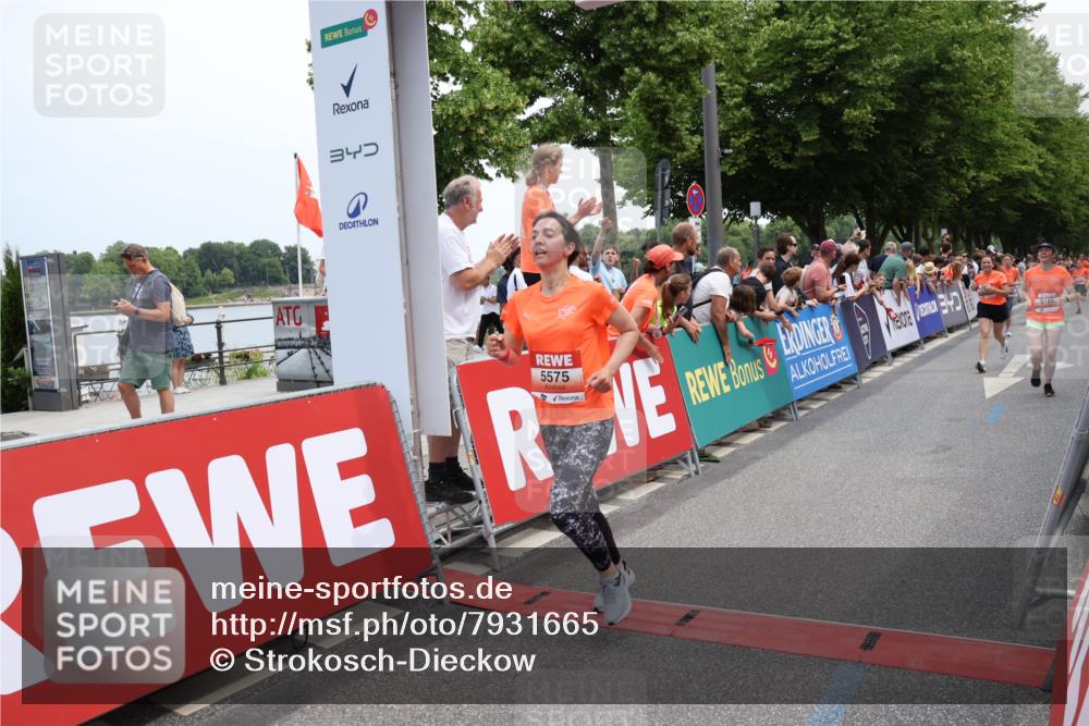 15.06.2025 - REWE Women's Run Strokosch-Dieckow http://msf.ph/oto/7931665 15.06.2025 10:59:02 Ziel 5073, 5185, 5197, 5307, 5308, 5342, 5575, 5598, 5621, 5633 meine-sportfotos.de