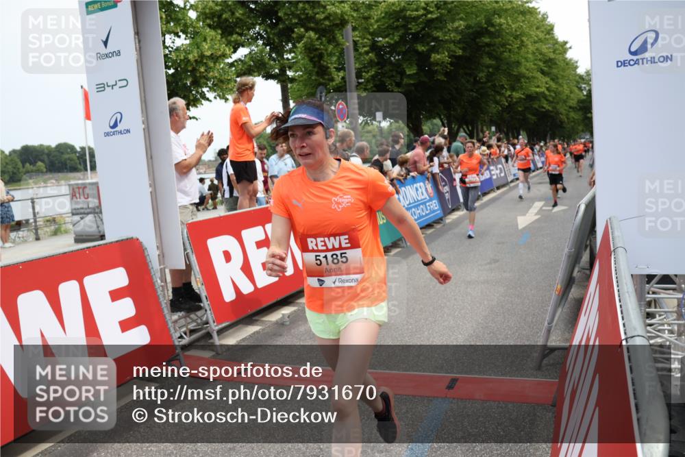 15.06.2025 - REWE Women's Run Strokosch-Dieckow http://msf.ph/oto/7931670 15.06.2025 10:59:04 Ziel 5073, 5185, 5197, 5307, 5308, 5342, 5575, 5598, 5633 meine-sportfotos.de
