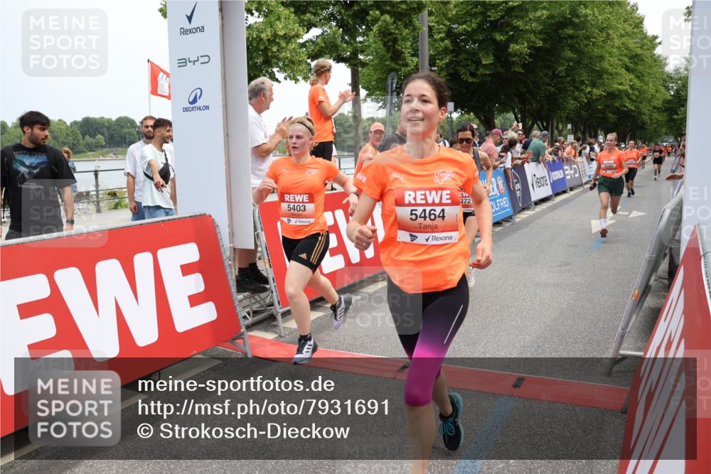 15.06.2025 - REWE Women's Run Strokosch-Dieckow http://msf.ph/oto/7931691 15.06.2025 10:59:13 Ziel 5073, 5194, 5249, 5272, 5307, 5308, 5342, 5349, 5403, 5415, 5464, 5598, 5687 meine-sportfotos.de