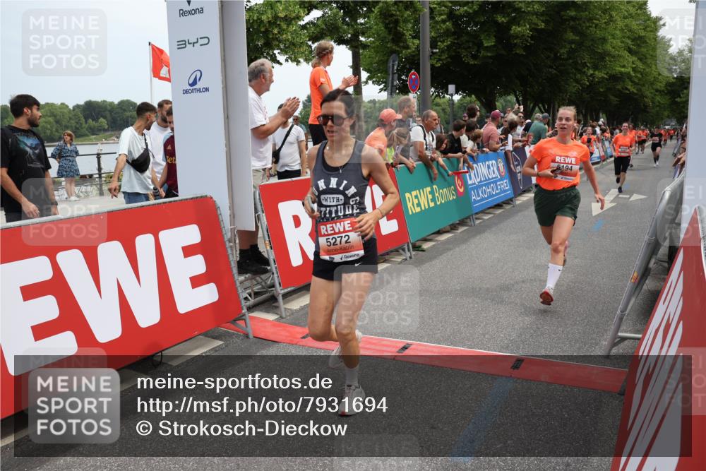 15.06.2025 - REWE Women's Run Strokosch-Dieckow http://msf.ph/oto/7931694 15.06.2025 10:59:14 Ziel 5160, 5194, 5249, 5272, 5342, 5349, 5403, 5415, 5464, 5598, 5687 meine-sportfotos.de