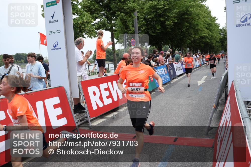 15.06.2025 - REWE Women's Run Strokosch-Dieckow http://msf.ph/oto/7931703 15.06.2025 10:59:17 Ziel 5160, 5194, 5249, 5272, 5349, 5403, 5415, 5464, 5687 meine-sportfotos.de