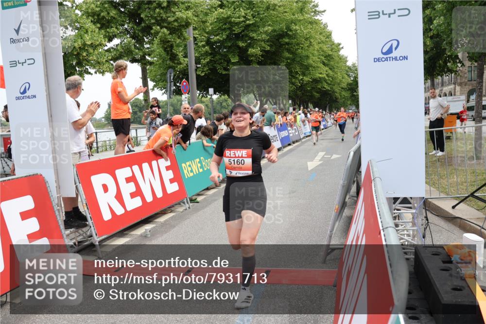 15.06.2025 - REWE Women's Run Strokosch-Dieckow http://msf.ph/oto/7931713 15.06.2025 10:59:20 Ziel 5160, 5194, 5272, 5349, 5403, 5415, 5455, 5662, 5687 meine-sportfotos.de