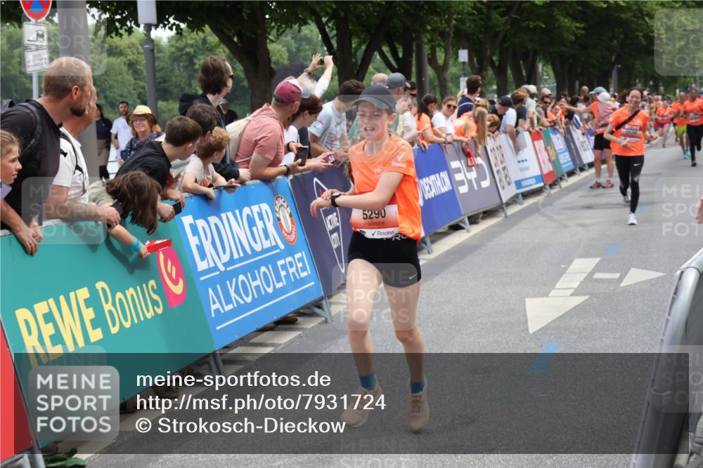 15.06.2025 - REWE Women's Run Strokosch-Dieckow http://msf.ph/oto/7931724 15.06.2025 10:59:27 Ziel 5160, 5290, 5381, 5455, 5638, 5662 meine-sportfotos.de