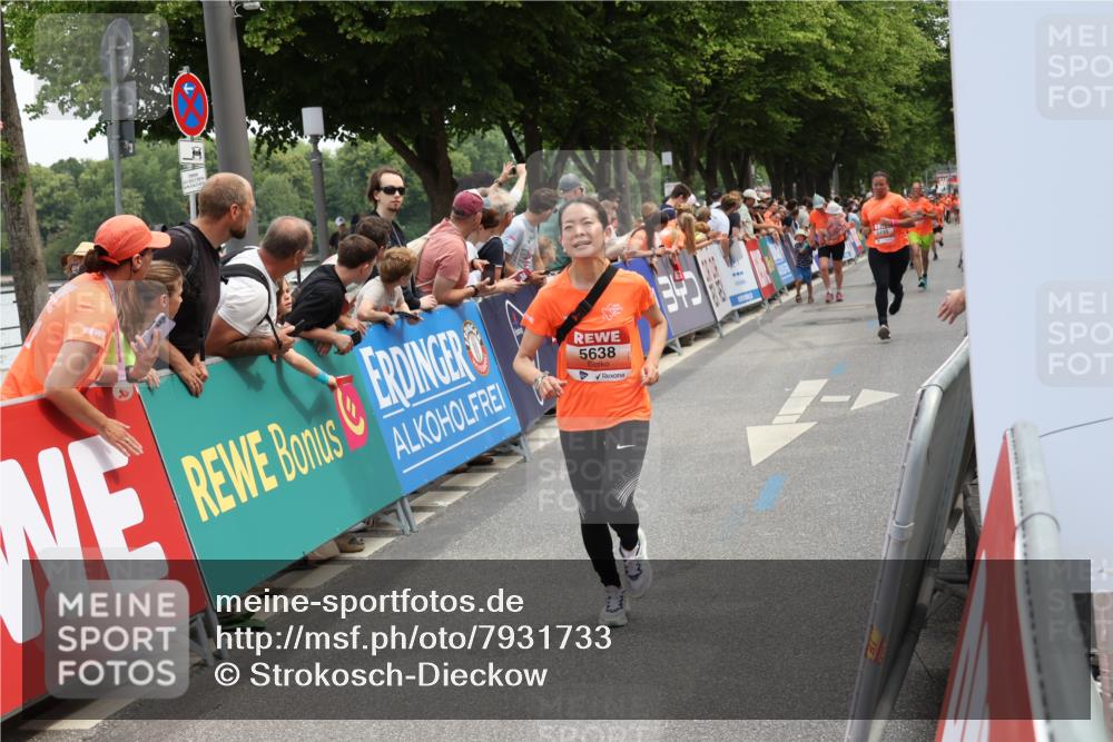 15.06.2025 - REWE Women's Run Strokosch-Dieckow http://msf.ph/oto/7931733 15.06.2025 10:59:31 Ziel 5263, 5290, 5381, 5455, 5495, 5638, 5662 meine-sportfotos.de