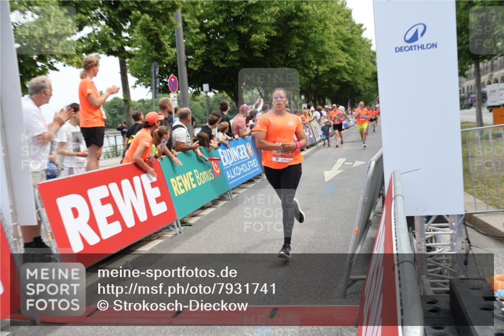 15.06.2025 - REWE Women's Run Strokosch-Dieckow http://msf.ph/oto/7931741 15.06.2025 10:59:34 Ziel 5263, 5271, 5290, 5381, 5426, 5495, 5567, 5638 meine-sportfotos.de