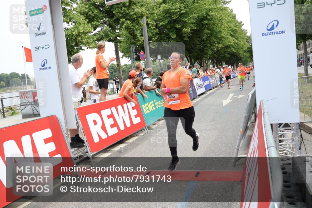 15.06.2025 - REWE Women's Run Strokosch-Dieckow http://msf.ph/oto/7931743 15.06.2025 10:59:34 Ziel 5263, 5271, 5290, 5381, 5426, 5495, 5567, 5638 meine-sportfotos.de