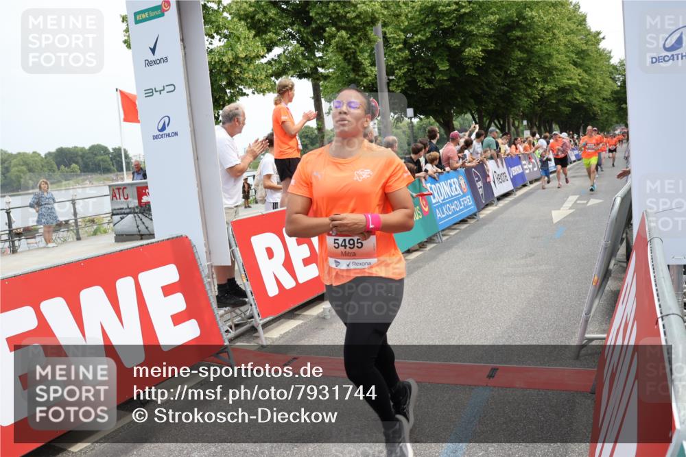 15.06.2025 - REWE Women's Run Strokosch-Dieckow http://msf.ph/oto/7931744 15.06.2025 10:59:34 Ziel 5263, 5271, 5290, 5381, 5426, 5495, 5567, 5638 meine-sportfotos.de