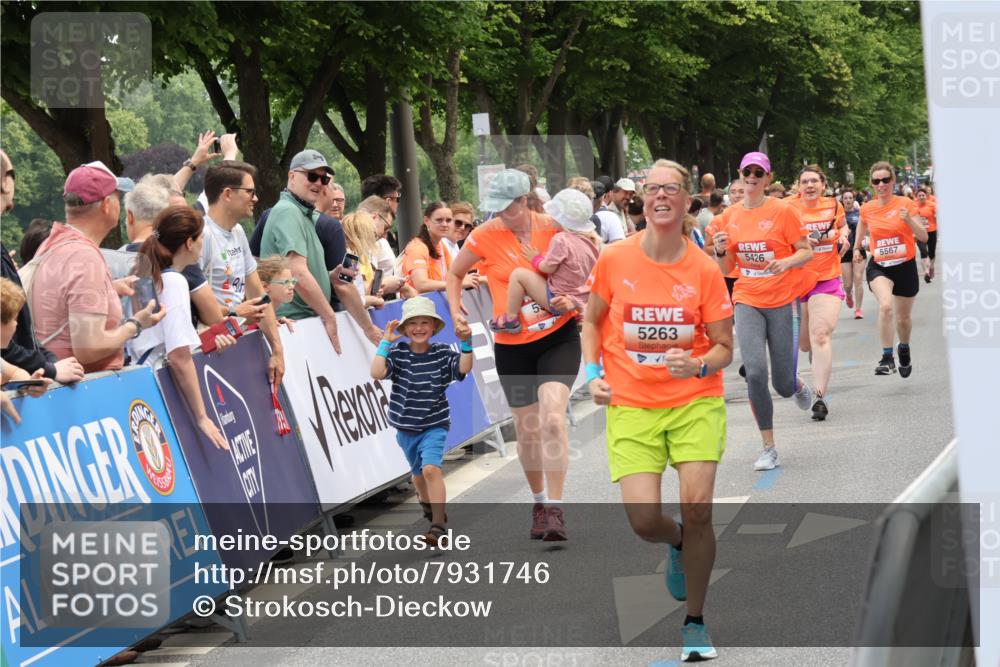 15.06.2025 - REWE Women's Run Strokosch-Dieckow http://msf.ph/oto/7931746 15.06.2025 10:59:36 Ziel 5263, 5266, 5271, 5304, 5426, 5495, 5567, 5627, 5638, 5659 meine-sportfotos.de