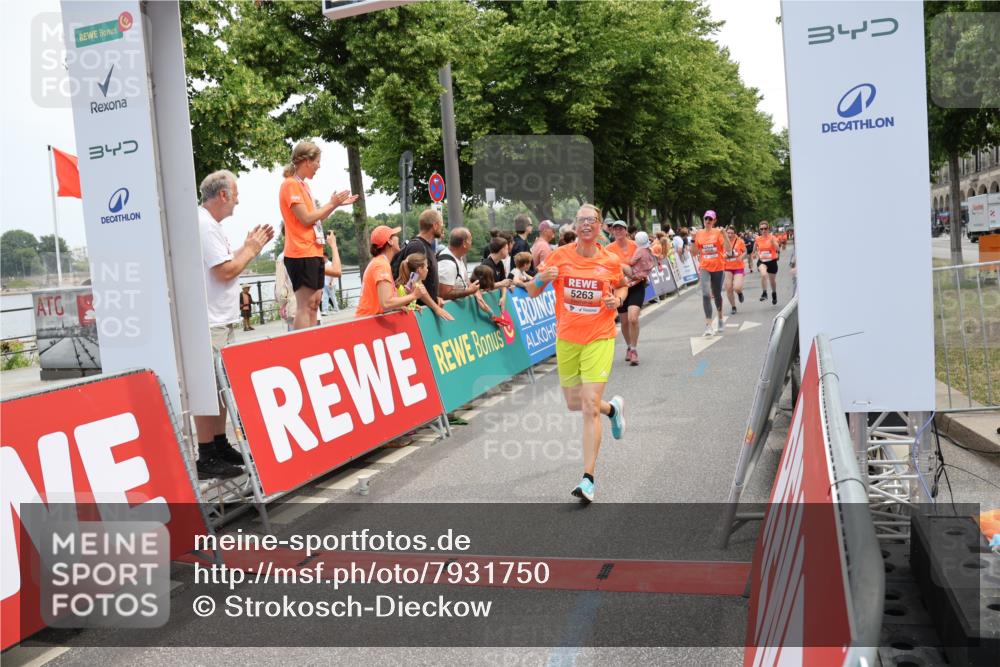 15.06.2025 - REWE Women's Run Strokosch-Dieckow http://msf.ph/oto/7931750 15.06.2025 10:59:37 Ziel 5263, 5266, 5271, 5304, 5426, 5495, 5567, 5627, 5638, 5659 meine-sportfotos.de