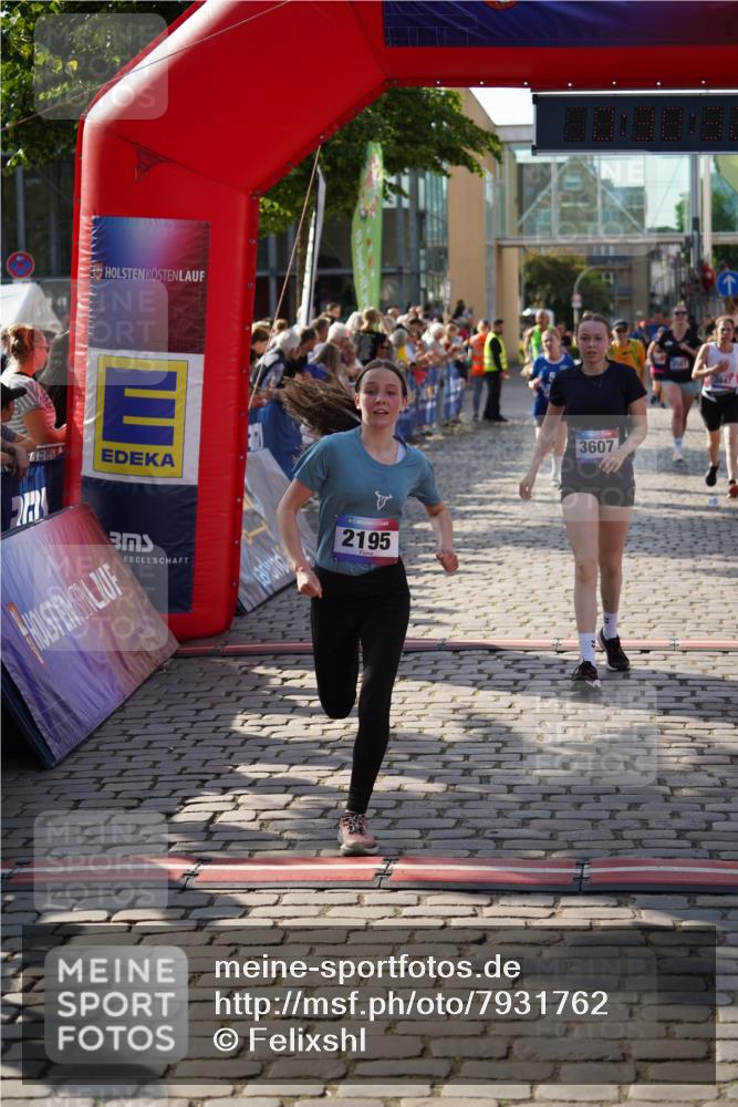 13.06.2025 - Holstenköstenlauf Felixshl http://msf.ph/oto/7931762 13.06.2025 18:00:33 Laufen 2195, 2339, 2346, 2351, 2563, 2587, 3607, 3647, 3653, 3669 meine-sportfotos.de