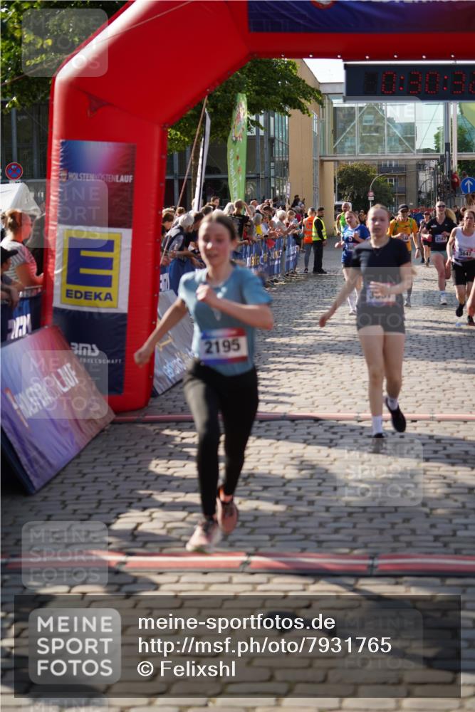 13.06.2025 - Holstenköstenlauf Felixshl http://msf.ph/oto/7931765 13.06.2025 18:00:33 Laufen 2195, 2339, 2346, 2351, 2563, 2587, 3607, 3647, 3653, 3669 meine-sportfotos.de