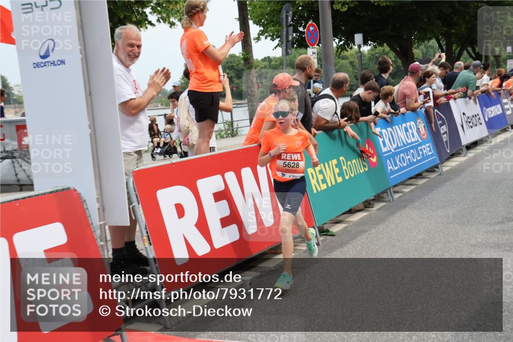 15.06.2025 - REWE Women's Run Strokosch-Dieckow http://msf.ph/oto/7931772 15.06.2025 10:59:44 Ziel 5022, 5034, 5263, 5266, 5271, 5304, 5426, 5567, 5623, 5627, 5628, 5659 meine-sportfotos.de