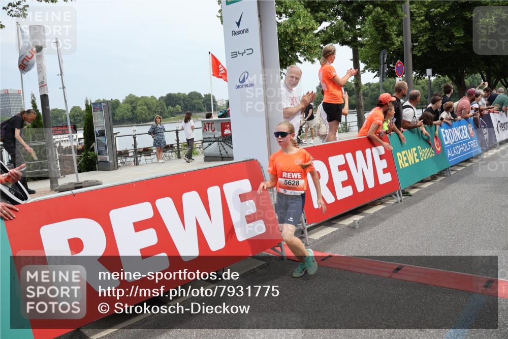 15.06.2025 - REWE Women's Run Strokosch-Dieckow http://msf.ph/oto/7931775 15.06.2025 10:59:45 Ziel 5022, 5034, 5266, 5271, 5304, 5426, 5567, 5623, 5627, 5628, 5659 meine-sportfotos.de
