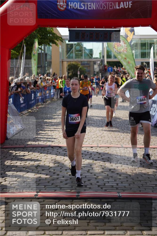 13.06.2025 - Holstenköstenlauf Felixshl http://msf.ph/oto/7931777 13.06.2025 18:00:35 Laufen 2195, 2339, 2346, 2351, 2563, 2587, 2808, 3285, 3607, 3647, 3653, 3669 meine-sportfotos.de