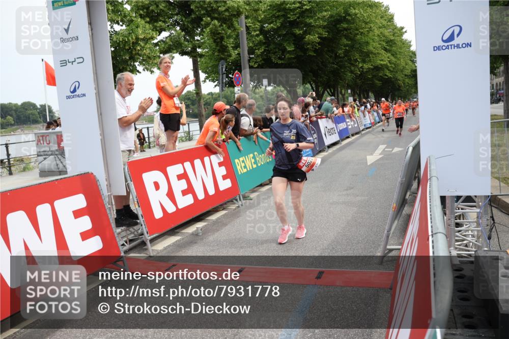 15.06.2025 - REWE Women's Run Strokosch-Dieckow http://msf.ph/oto/7931778 15.06.2025 10:59:46 Ziel 5022, 5034, 5266, 5271, 5304, 5426, 5567, 5623, 5627, 5628, 5659 meine-sportfotos.de