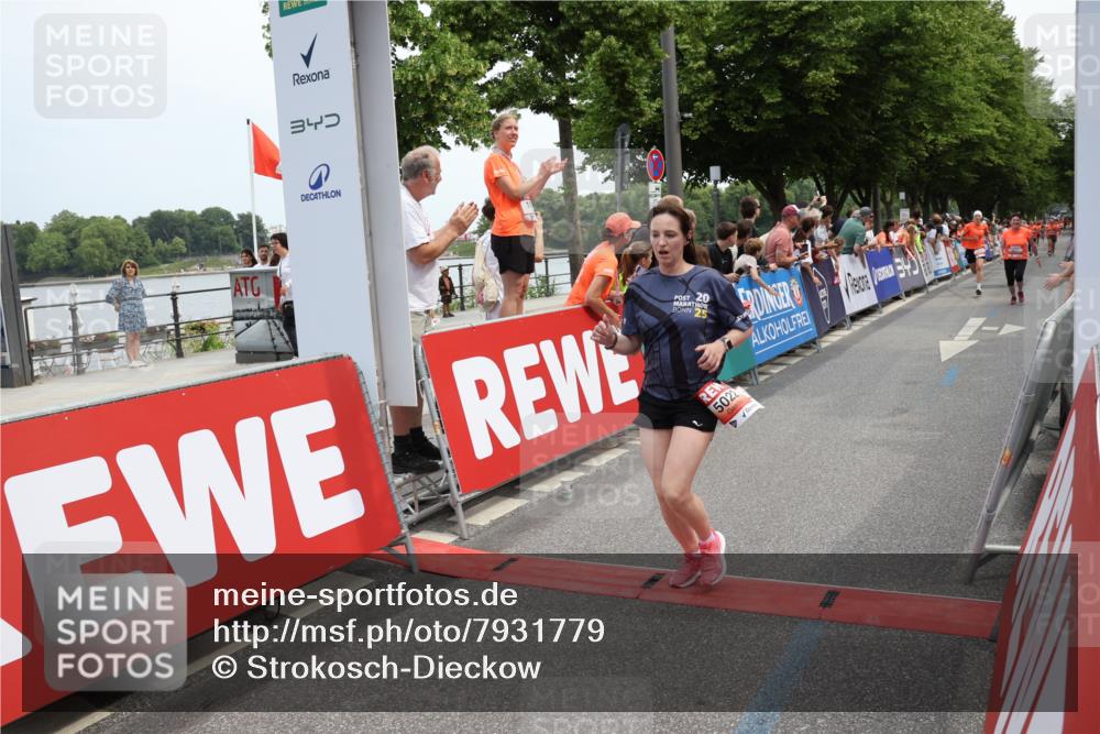 15.06.2025 - REWE Women's Run Strokosch-Dieckow http://msf.ph/oto/7931779 15.06.2025 10:59:46 Ziel 5022, 5034, 5266, 5271, 5304, 5426, 5567, 5623, 5627, 5628, 5659 meine-sportfotos.de