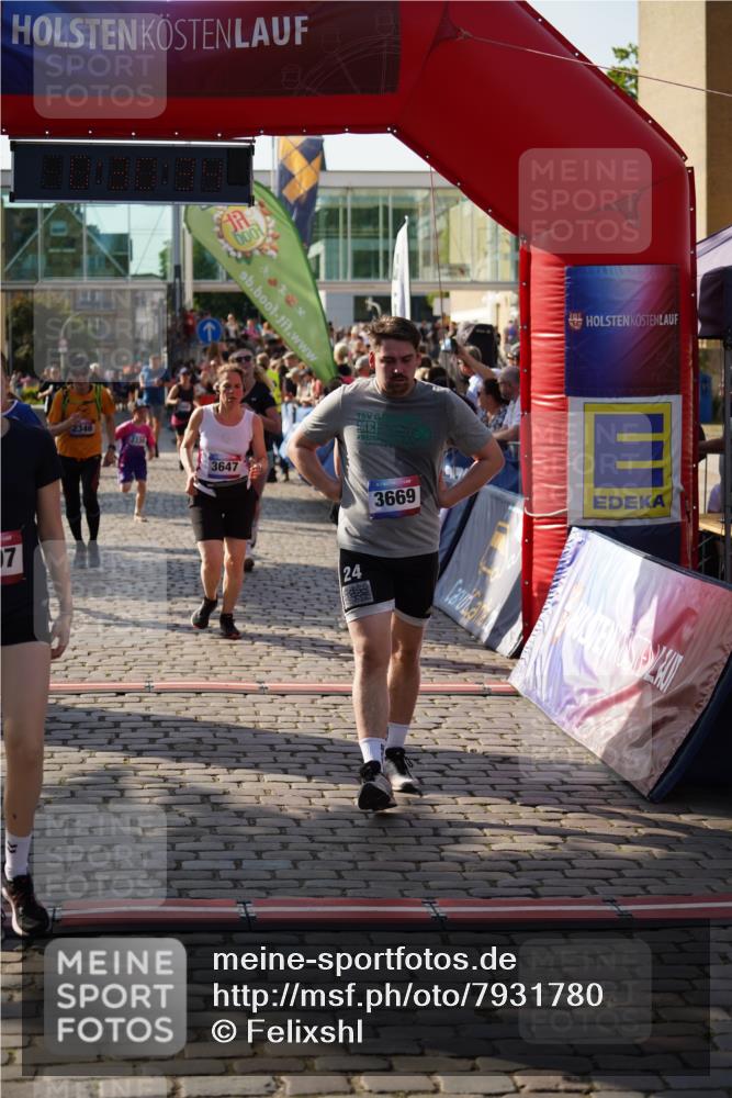 13.06.2025 - Holstenköstenlauf Felixshl http://msf.ph/oto/7931780 13.06.2025 18:00:35 Laufen 2195, 2339, 2346, 2351, 2563, 2587, 2808, 3285, 3607, 3647, 3653, 3669 meine-sportfotos.de
