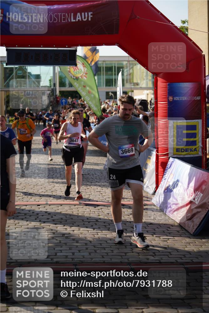 13.06.2025 - Holstenköstenlauf Felixshl http://msf.ph/oto/7931788 13.06.2025 18:00:36 Laufen 2166, 2167, 2195, 2339, 2346, 2351, 2563, 2587, 2808, 3285, 3607, 3647, 3653, 3669, 3803 meine-sportfotos.de