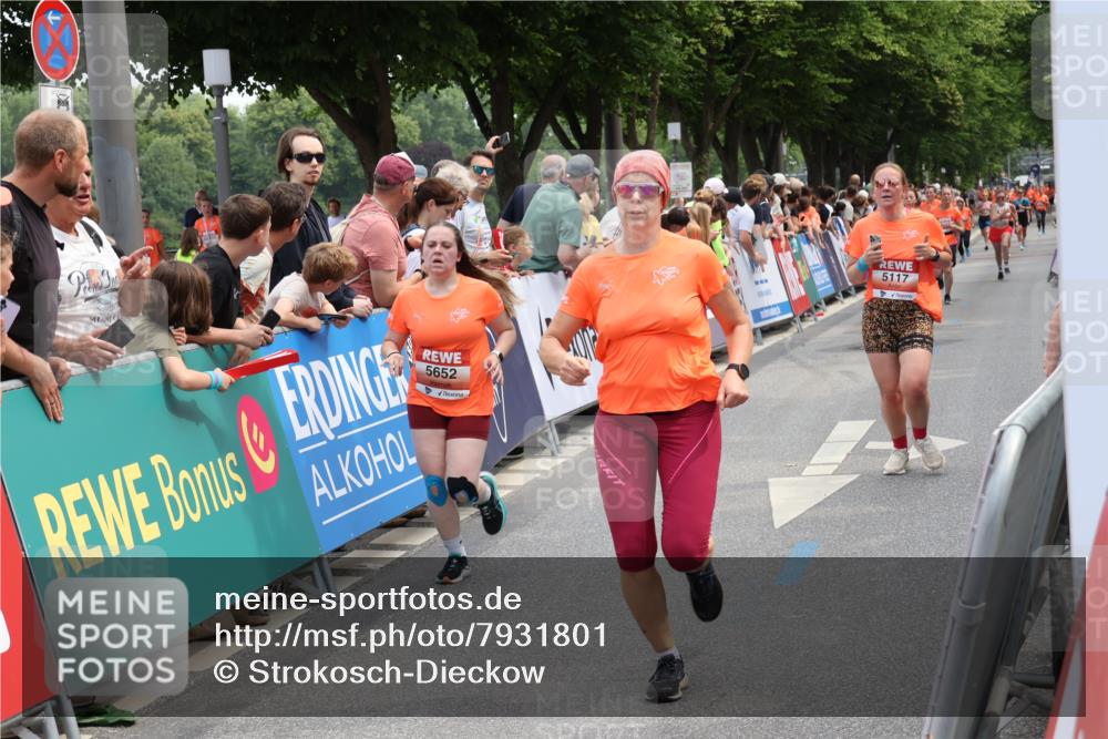 15.06.2025 - REWE Women's Run Strokosch-Dieckow http://msf.ph/oto/7931801 15.06.2025 10:59:57 Ziel 5117, 5176, 5236, 5279, 5641, 5652, 5669 meine-sportfotos.de