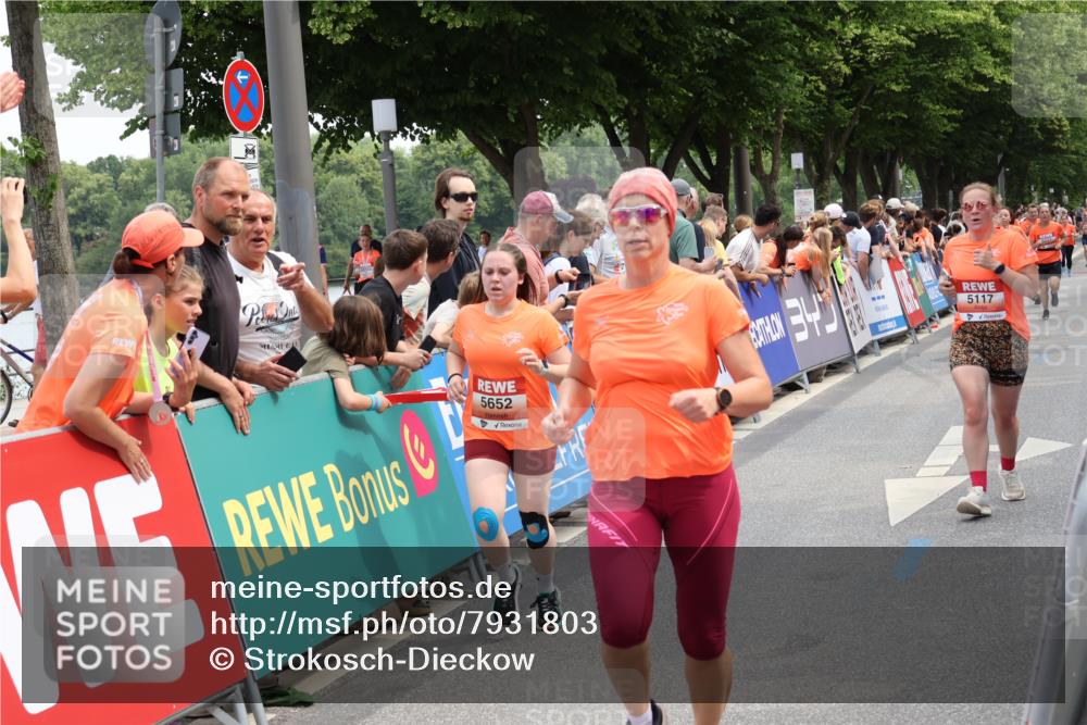 15.06.2025 - REWE Women's Run Strokosch-Dieckow http://msf.ph/oto/7931803 15.06.2025 10:59:57 Ziel 5117, 5176, 5236, 5279, 5641, 5652, 5669 meine-sportfotos.de