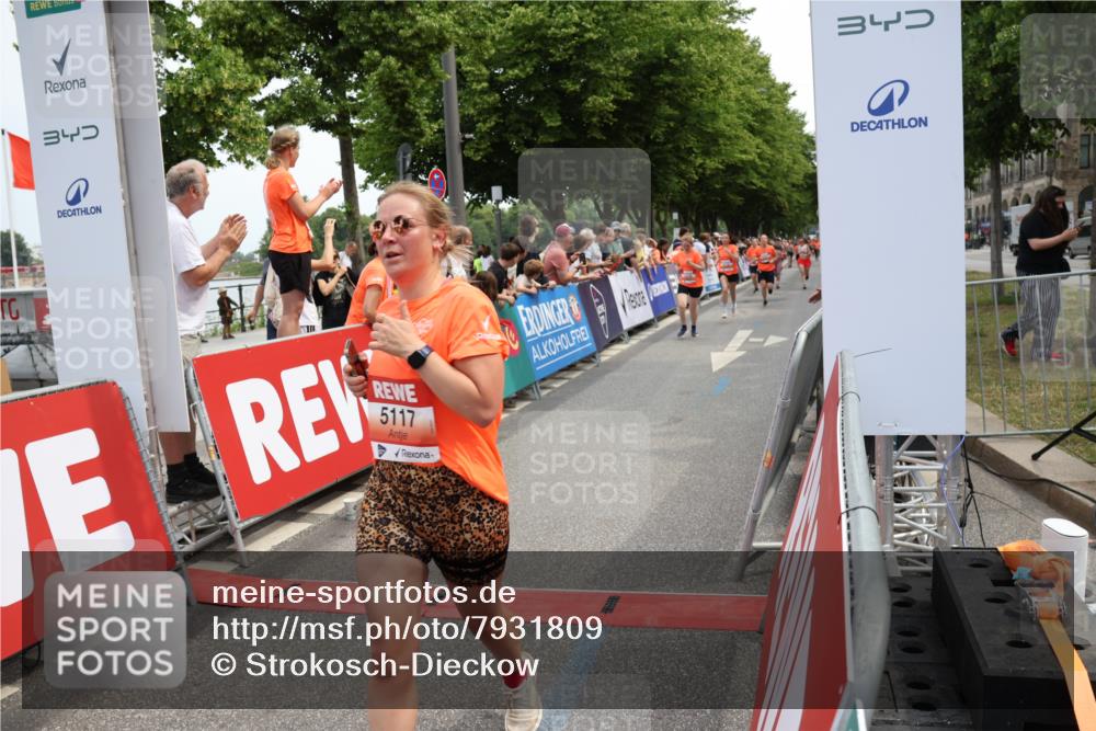 15.06.2025 - REWE Women's Run Strokosch-Dieckow http://msf.ph/oto/7931809 15.06.2025 11:00:00 Ziel 5059, 5117, 5176, 5227, 5236, 5279, 5281, 5641, 5652, 5669 meine-sportfotos.de