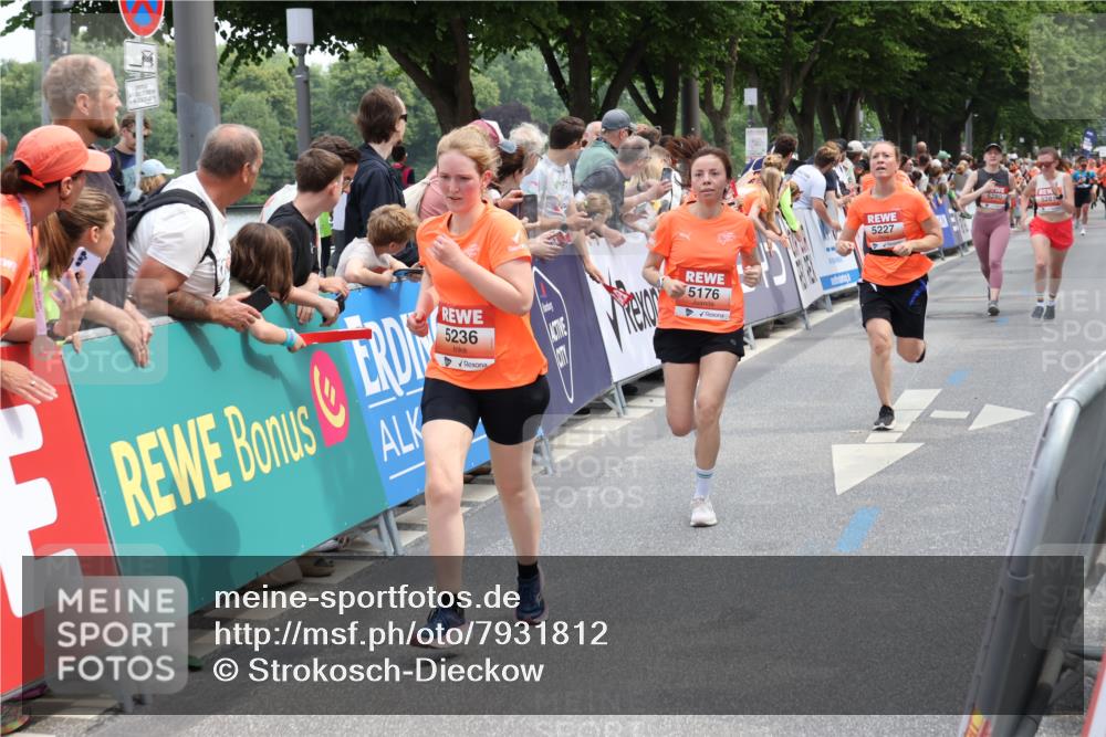 15.06.2025 - REWE Women's Run Strokosch-Dieckow http://msf.ph/oto/7931812 15.06.2025 11:00:02 Ziel 5059, 5117, 5176, 5227, 5236, 5279, 5280, 5281, 5641, 5652, 5669 meine-sportfotos.de