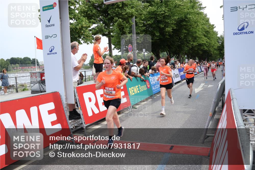 15.06.2025 - REWE Women's Run Strokosch-Dieckow http://msf.ph/oto/7931817 15.06.2025 11:00:03 Ziel 5059, 5117, 5176, 5227, 5236, 5280, 5281, 5652, 5669 meine-sportfotos.de
