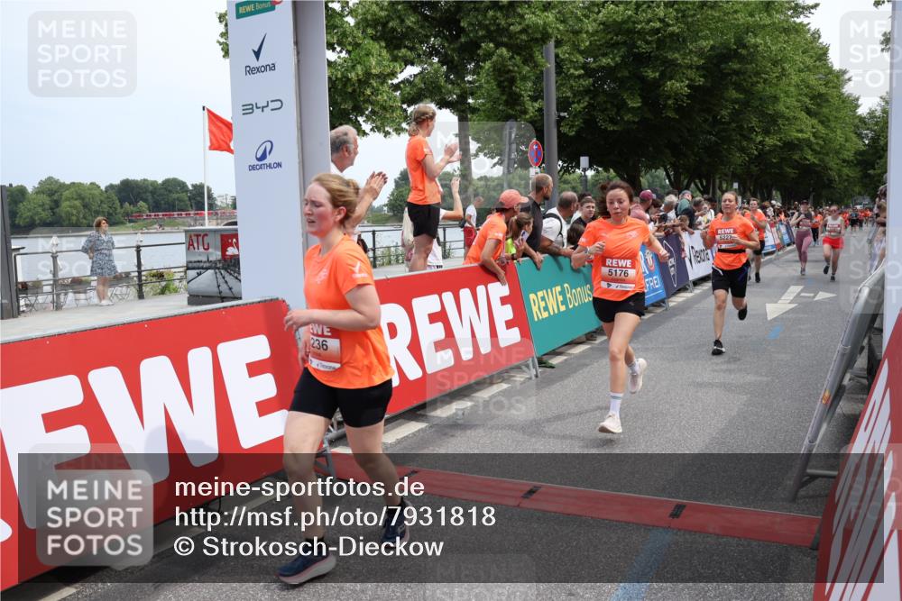 15.06.2025 - REWE Women's Run Strokosch-Dieckow http://msf.ph/oto/7931818 15.06.2025 11:00:03 Ziel 5059, 5117, 5176, 5227, 5236, 5280, 5281, 5652, 5669 meine-sportfotos.de