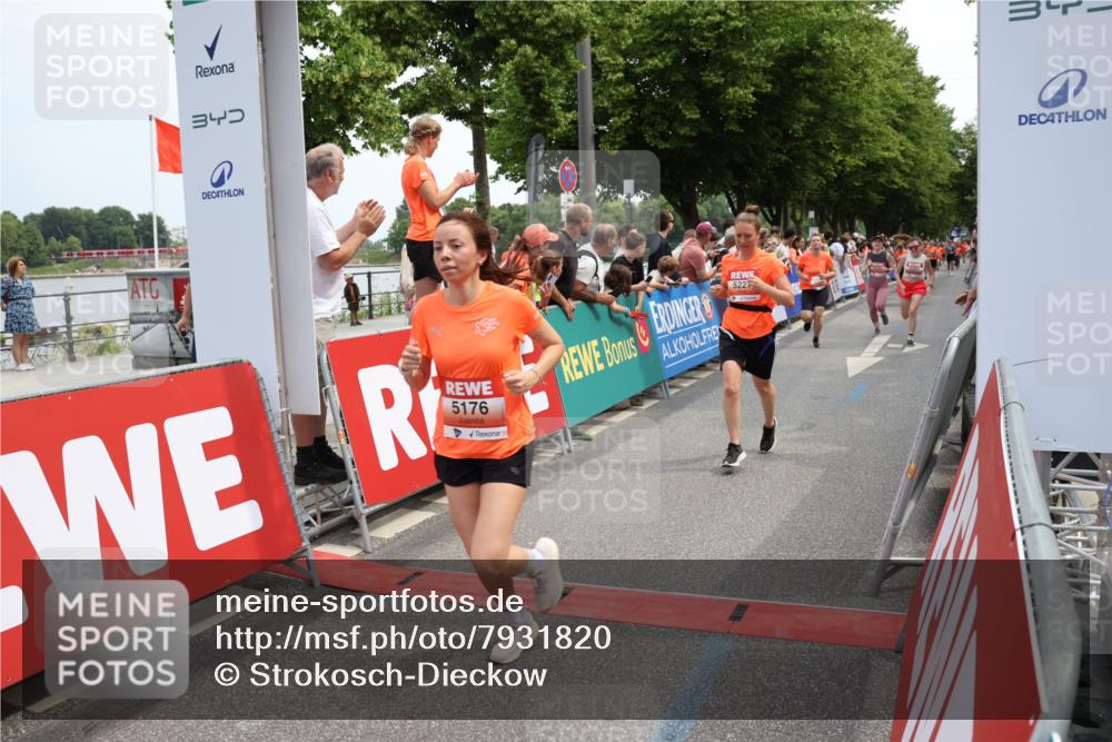 15.06.2025 - REWE Women's Run Strokosch-Dieckow http://msf.ph/oto/7931820 15.06.2025 11:00:04 Ziel 5059, 5117, 5176, 5227, 5236, 5280, 5281, 5652, 5669 meine-sportfotos.de