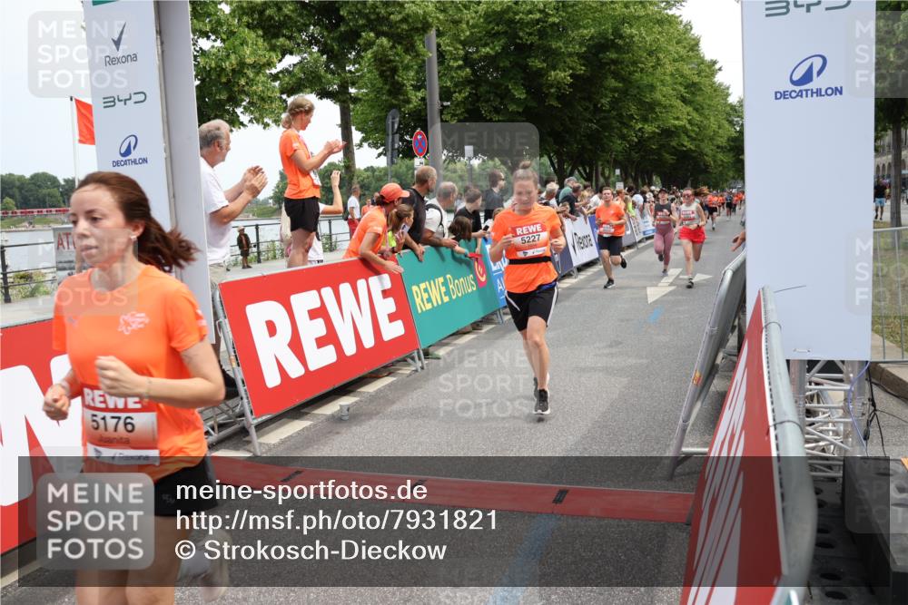 15.06.2025 - REWE Women's Run Strokosch-Dieckow http://msf.ph/oto/7931821 15.06.2025 11:00:04 Ziel 5059, 5117, 5176, 5227, 5236, 5280, 5281, 5652, 5669 meine-sportfotos.de