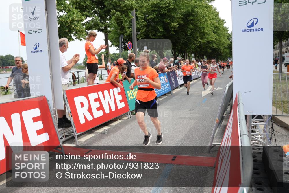 15.06.2025 - REWE Women's Run Strokosch-Dieckow http://msf.ph/oto/7931823 15.06.2025 11:00:04 Ziel 5059, 5117, 5176, 5227, 5236, 5280, 5281, 5652, 5669 meine-sportfotos.de