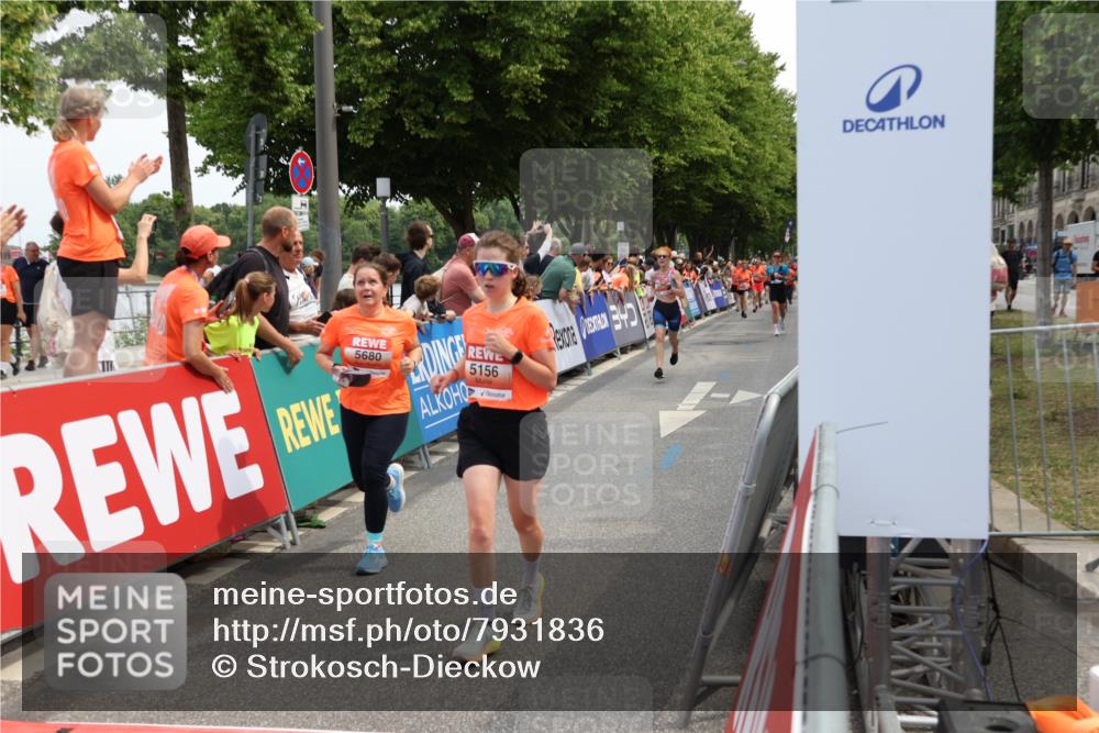 15.06.2025 - REWE Women's Run Strokosch-Dieckow http://msf.ph/oto/7931836 15.06.2025 11:00:11 Ziel 5044, 5059, 5156, 5227, 5280, 5281, 5679, 5680 meine-sportfotos.de