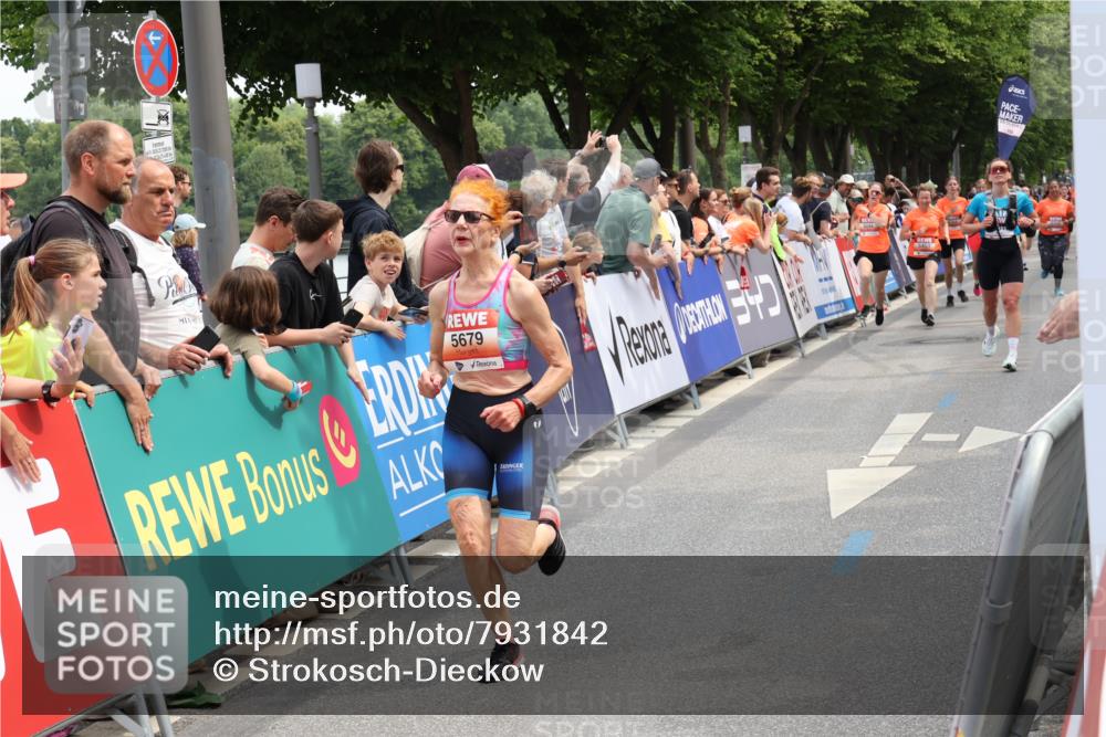 15.06.2025 - REWE Women's Run Strokosch-Dieckow http://msf.ph/oto/7931842 15.06.2025 11:00:13 Ziel 5044, 5059, 5156, 5280, 5281, 5365, 5453, 5679, 5680 meine-sportfotos.de