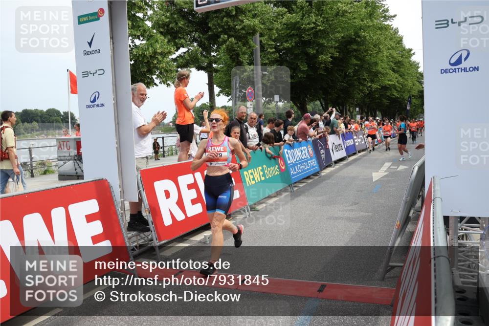 15.06.2025 - REWE Women's Run Strokosch-Dieckow http://msf.ph/oto/7931845 15.06.2025 11:00:15 Ziel 5044, 5156, 5365, 5453, 5679, 5680 meine-sportfotos.de