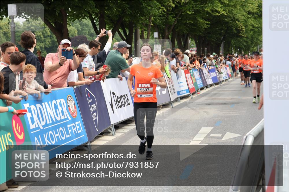 15.06.2025 - REWE Women's Run Strokosch-Dieckow http://msf.ph/oto/7931857 15.06.2025 11:00:30 Ziel 5042, 5175, 5329, 5337, 5385, 5473, 5581, 5597 meine-sportfotos.de