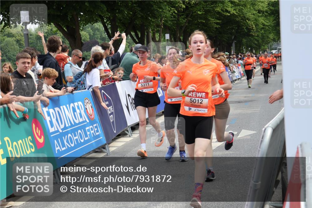 15.06.2025 - REWE Women's Run Strokosch-Dieckow http://msf.ph/oto/7931872 15.06.2025 11:00:39 Ziel 5009, 5012, 5105, 5114, 5175, 5311 meine-sportfotos.de