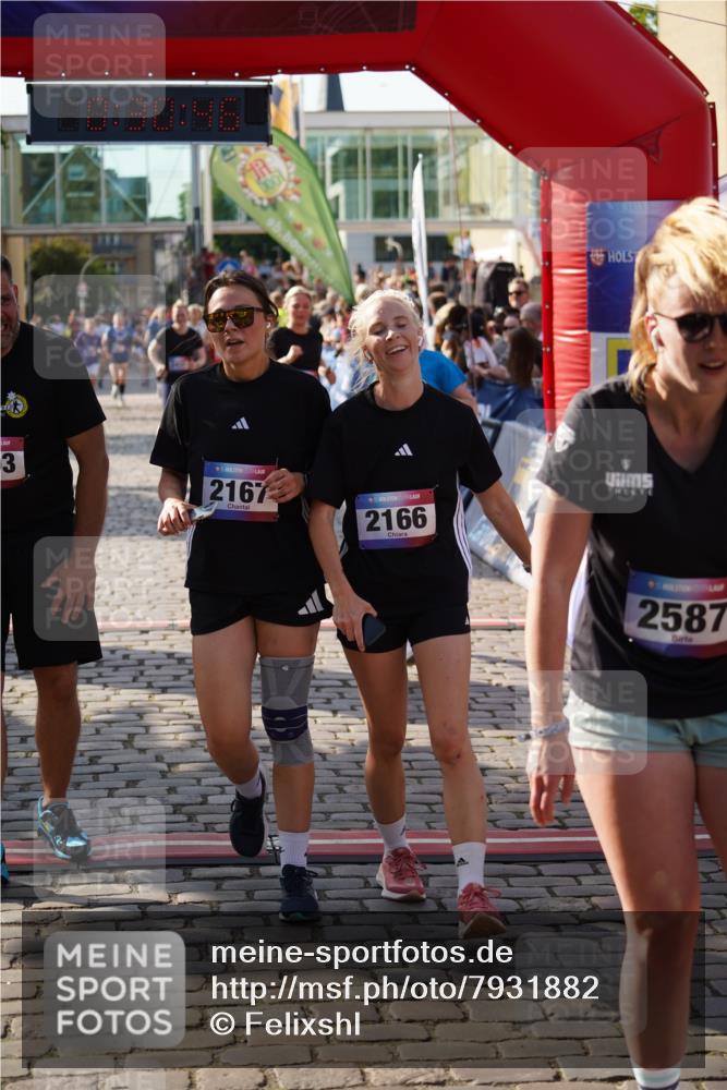 13.06.2025 - Holstenköstenlauf Felixshl http://msf.ph/oto/7931882 13.06.2025 18:00:47 Laufen 2166, 2167, 2375, 2427, 2432, 2557, 2614, 2887, 3803, 3956 meine-sportfotos.de