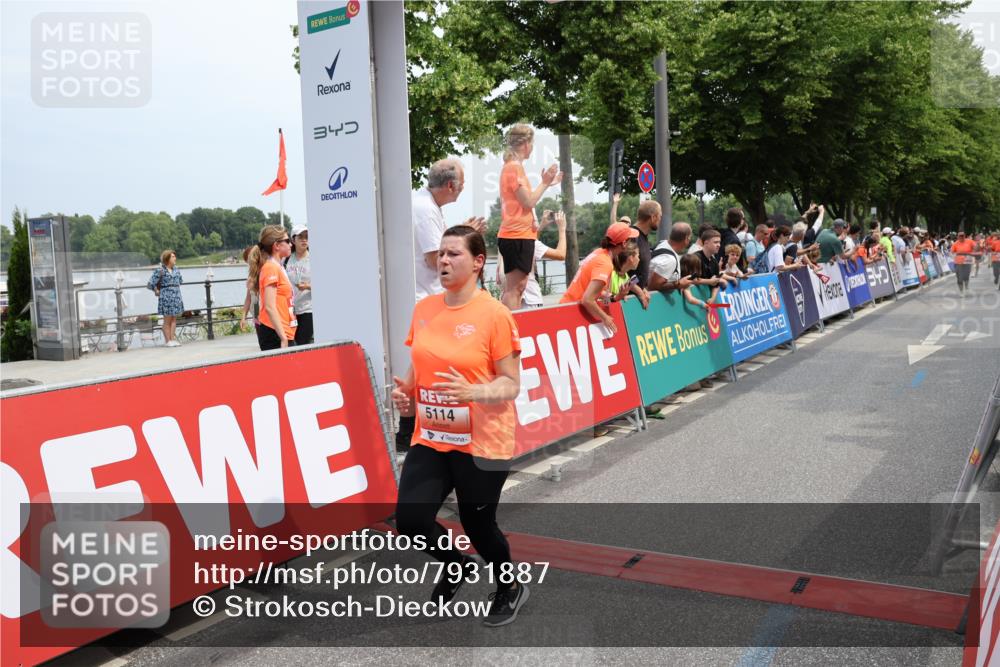 15.06.2025 - REWE Women's Run Strokosch-Dieckow http://msf.ph/oto/7931887 15.06.2025 11:00:43 Ziel 5009, 5012, 5105, 5114, 5169, 5175, 5306, 5311 meine-sportfotos.de