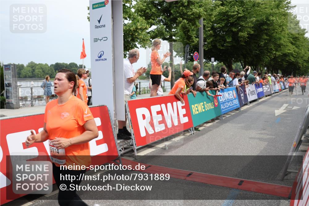 15.06.2025 - REWE Women's Run Strokosch-Dieckow http://msf.ph/oto/7931889 15.06.2025 11:00:44 Ziel 5009, 5012, 5105, 5114, 5169, 5306, 5311 meine-sportfotos.de