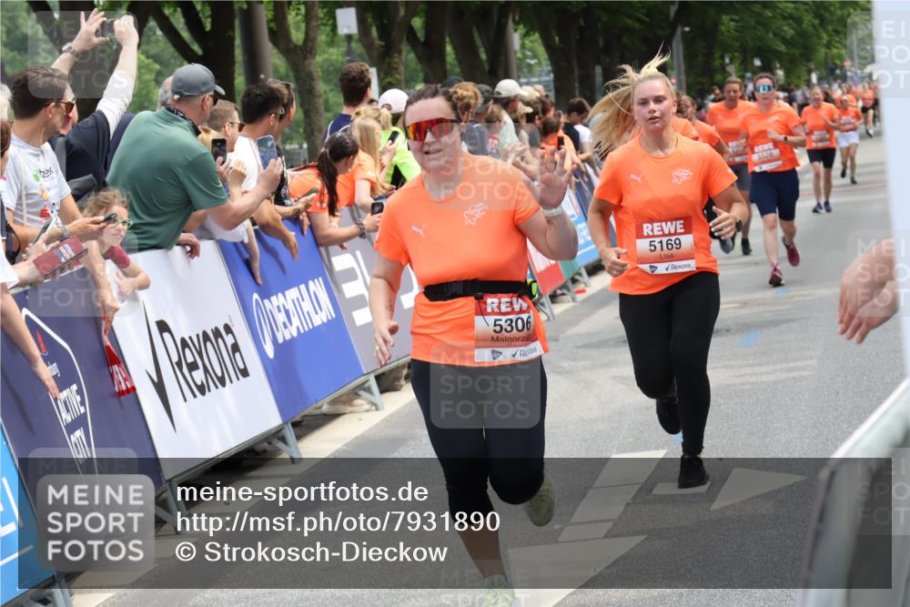 15.06.2025 - REWE Women's Run Strokosch-Dieckow http://msf.ph/oto/7931890 15.06.2025 11:00:47 Ziel 5009, 5012, 5105, 5114, 5169, 5306, 5311, 5348, 5657 meine-sportfotos.de