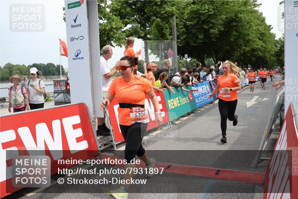 15.06.2025 - REWE Women's Run Strokosch-Dieckow http://msf.ph/oto/7931897 15.06.2025 11:00:49 Ziel 5114, 5169, 5306, 5319, 5348, 5528, 5657 meine-sportfotos.de