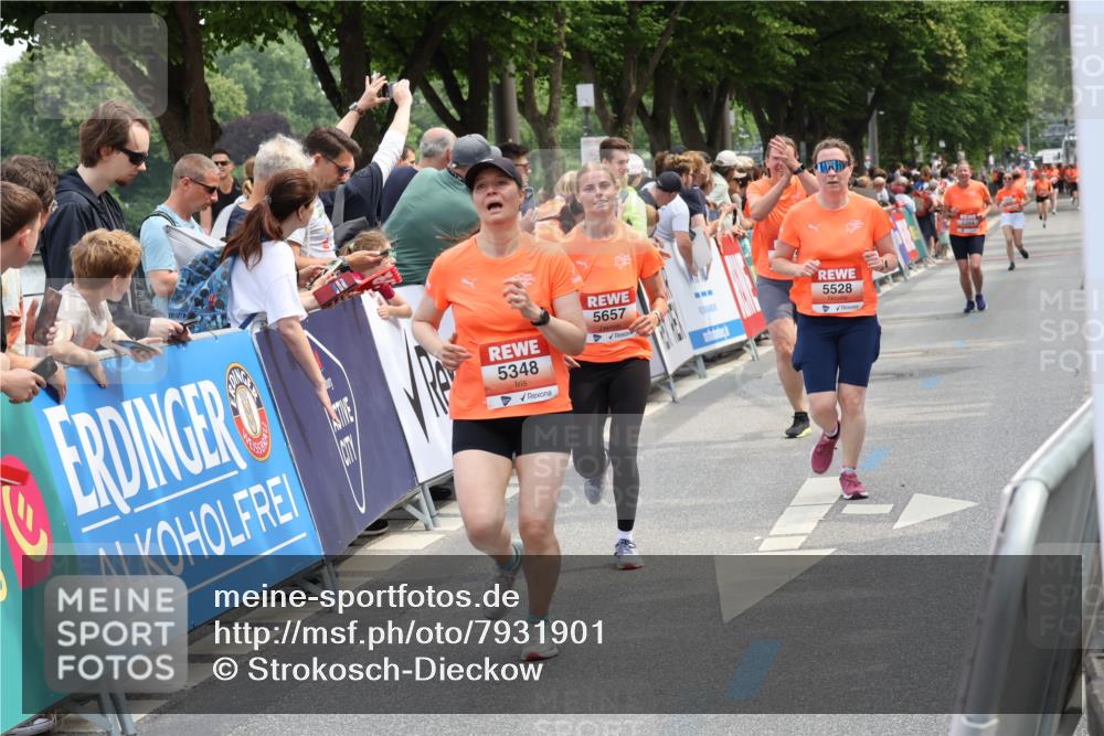 15.06.2025 - REWE Women's Run Strokosch-Dieckow http://msf.ph/oto/7931901 15.06.2025 11:00:51 Ziel 5169, 5306, 5319, 5348, 5528, 5657 meine-sportfotos.de