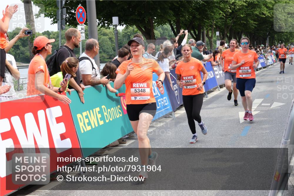 15.06.2025 - REWE Women's Run Strokosch-Dieckow http://msf.ph/oto/7931904 15.06.2025 11:00:52 Ziel 5169, 5306, 5319, 5348, 5528, 5657 meine-sportfotos.de