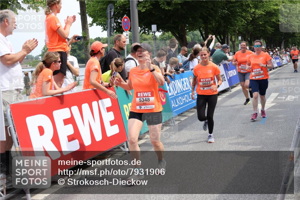 15.06.2025 - REWE Women's Run Strokosch-Dieckow http://msf.ph/oto/7931906 15.06.2025 11:00:53 Ziel 5169, 5306, 5319, 5348, 5528, 5657 meine-sportfotos.de