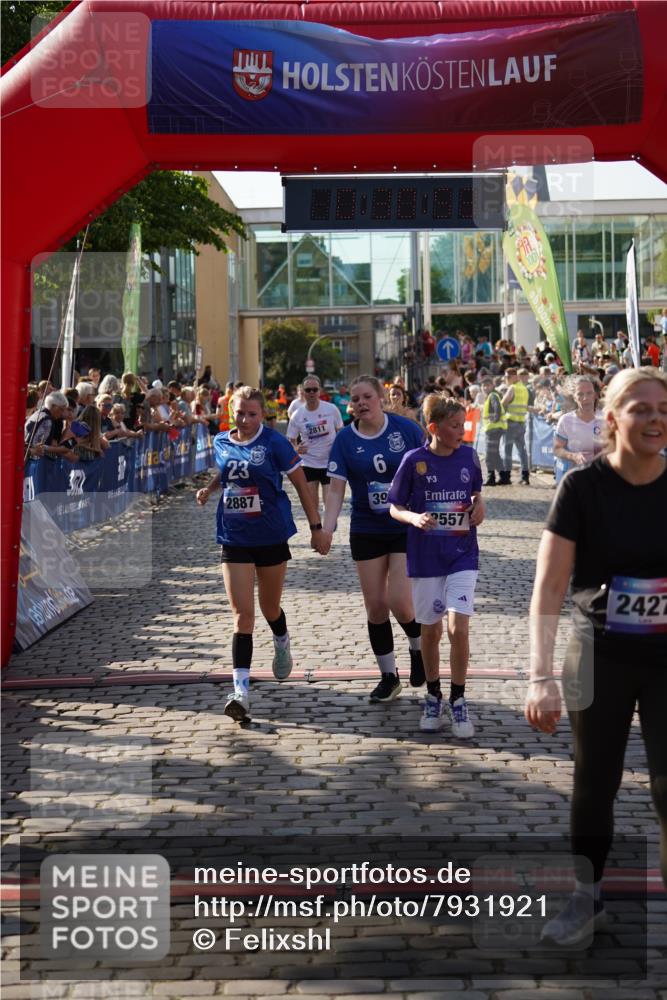 13.06.2025 - Holstenköstenlauf Felixshl http://msf.ph/oto/7931921 13.06.2025 18:00:54 Laufen 2413, 2432, 2557, 2811, 2887, 3101, 3201, 3261, 3723, 3793, 3956 meine-sportfotos.de