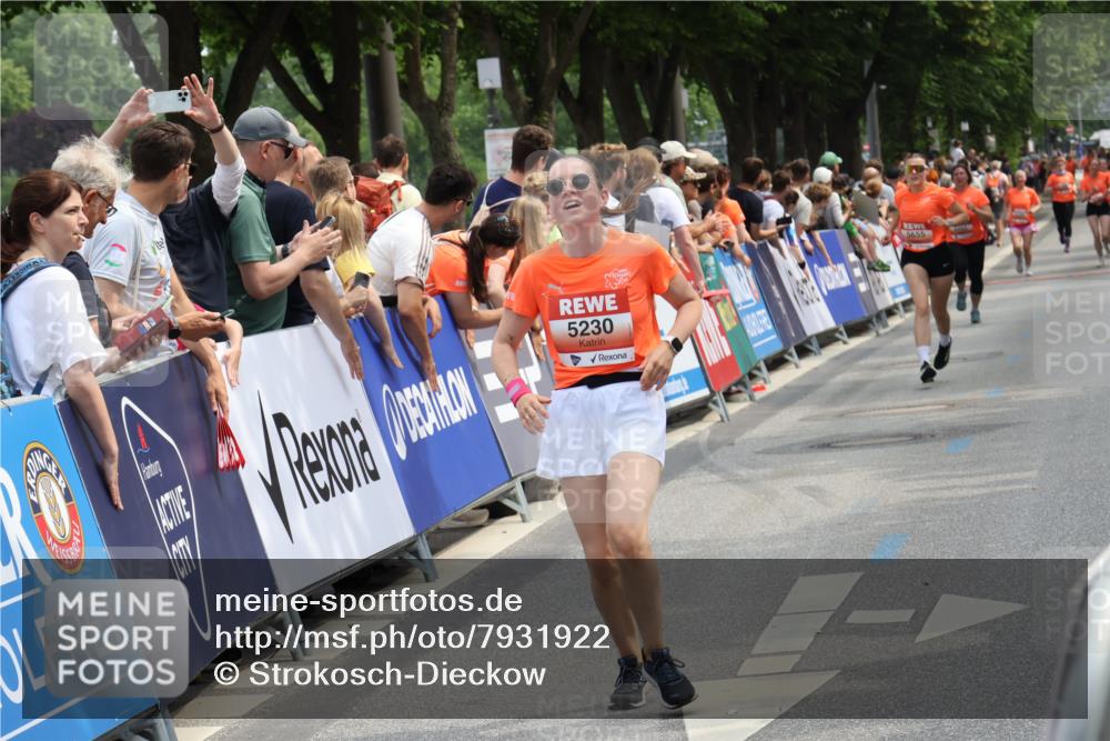 15.06.2025 - REWE Women's Run Strokosch-Dieckow http://msf.ph/oto/7931922 15.06.2025 11:01:04 Ziel 5230, 5394, 5655 meine-sportfotos.de