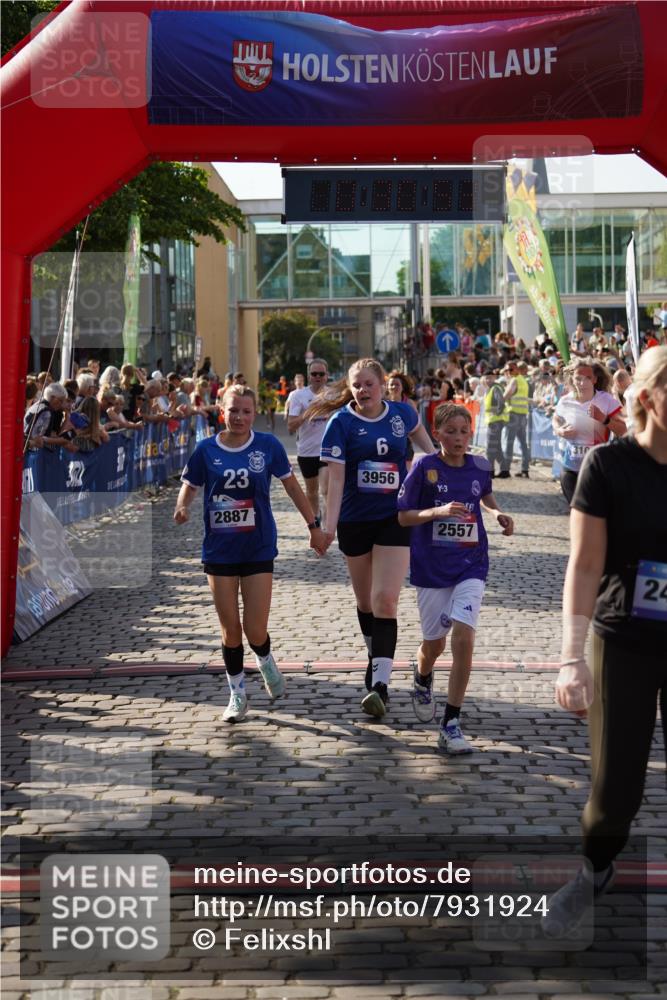 13.06.2025 - Holstenköstenlauf Felixshl http://msf.ph/oto/7931924 13.06.2025 18:00:54 Laufen 2413, 2432, 2557, 2811, 2887, 3101, 3201, 3261, 3723, 3793, 3956 meine-sportfotos.de