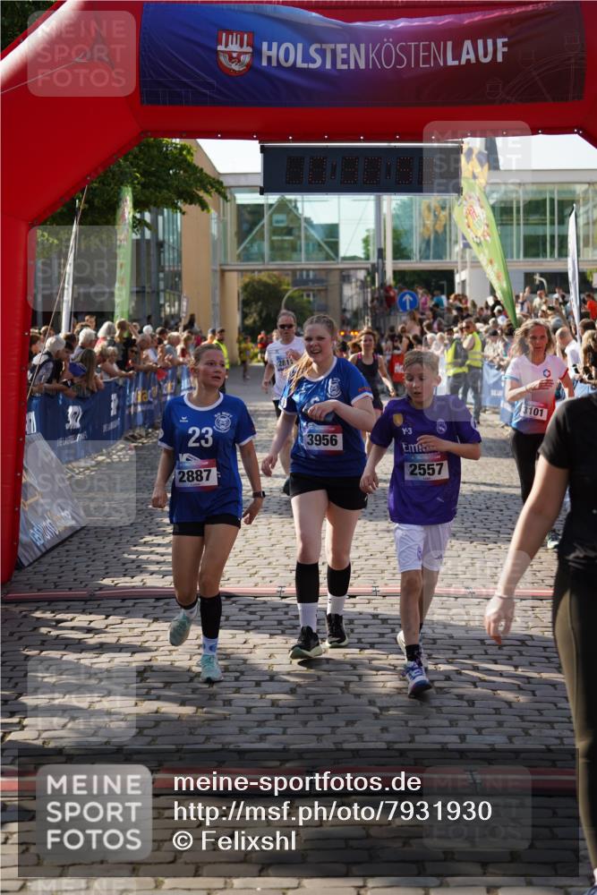 13.06.2025 - Holstenköstenlauf Felixshl http://msf.ph/oto/7931930 13.06.2025 18:00:54 Laufen 2413, 2432, 2557, 2811, 2887, 3101, 3201, 3261, 3723, 3793, 3956 meine-sportfotos.de