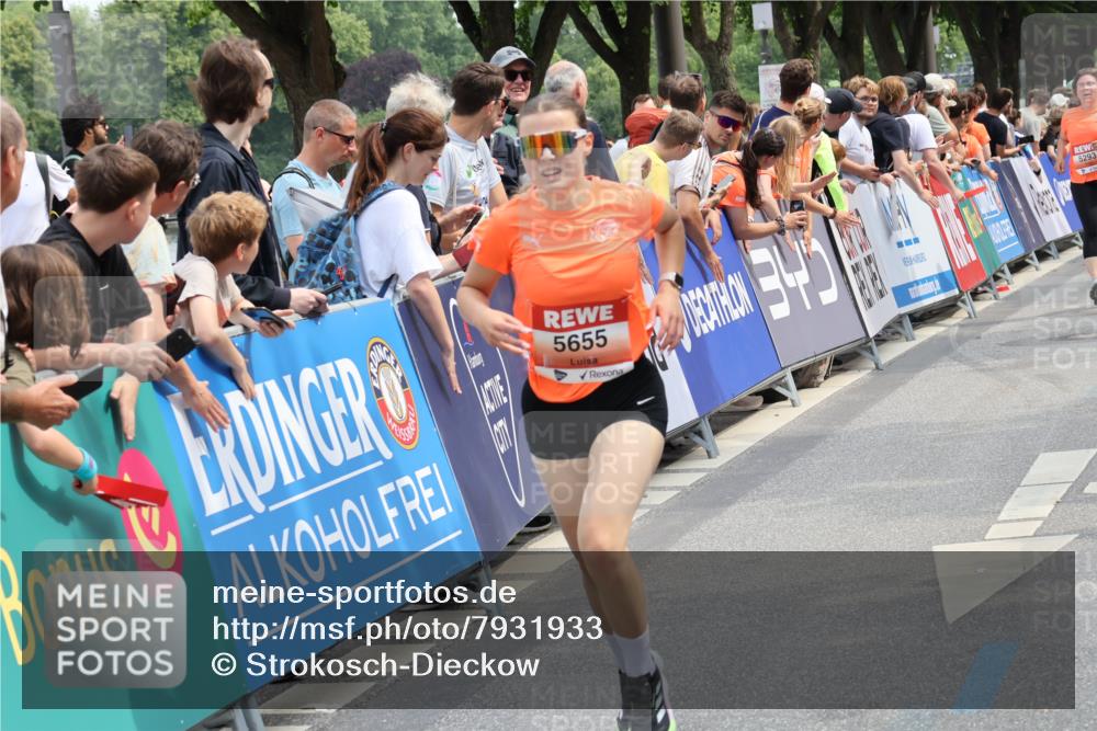 15.06.2025 - REWE Women's Run Strokosch-Dieckow http://msf.ph/oto/7931933 15.06.2025 11:01:09 Ziel 5230, 5293, 5655 meine-sportfotos.de
